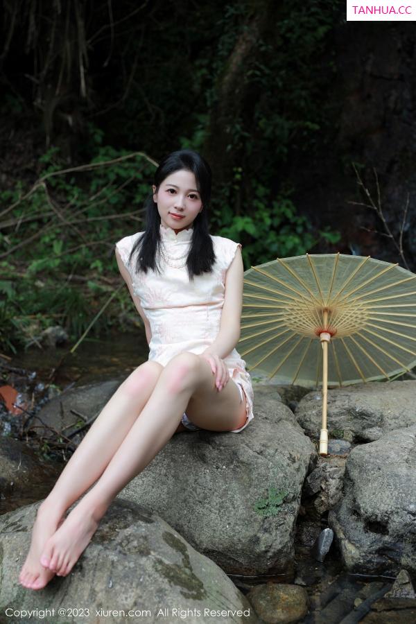 糖豆  [XiuRen]高清写真图 2023.08.15 No.7234 糖豆sisi 旗袍美腿第11张图片